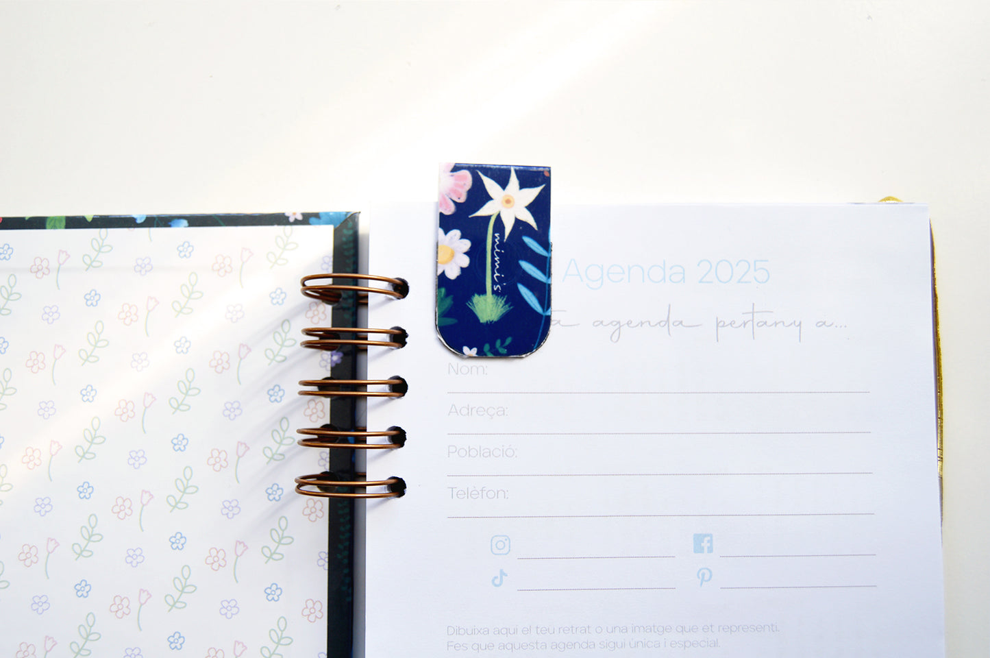 Agenda 2025 portada estampado flores