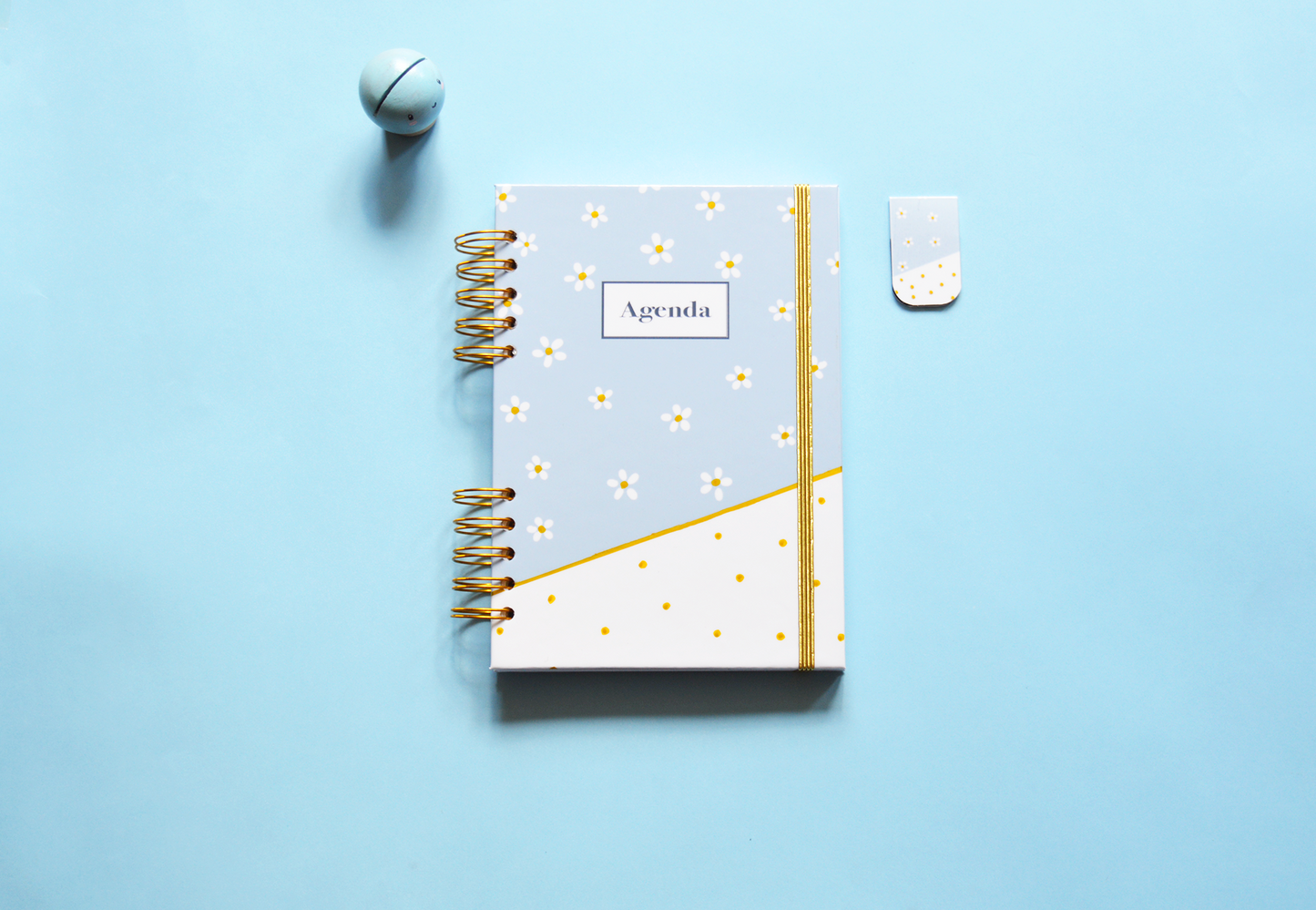Agenda escolar semana vista - diseño margaritas con toques dorados
